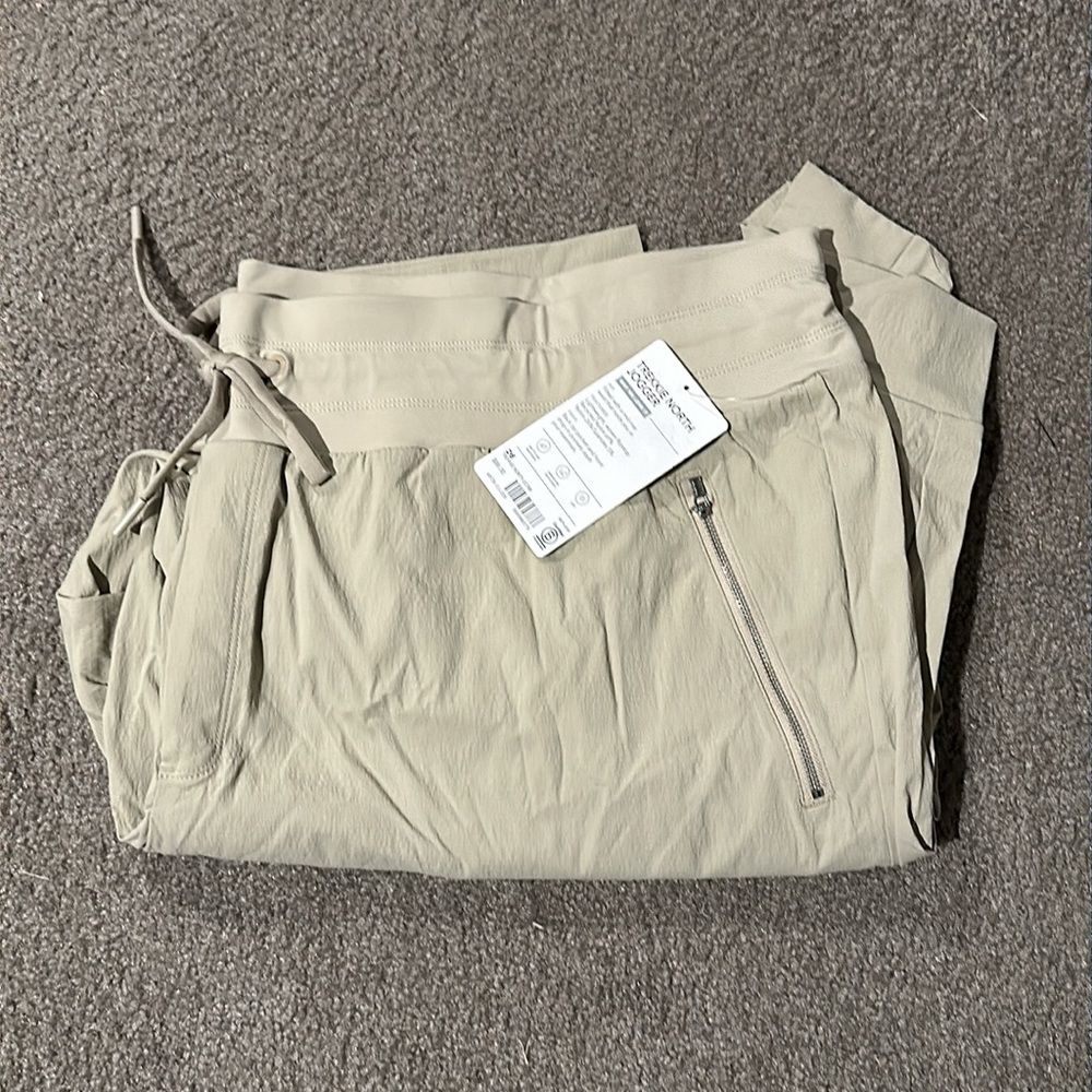 NWT Athleta Trekkie North Jogger Size 26